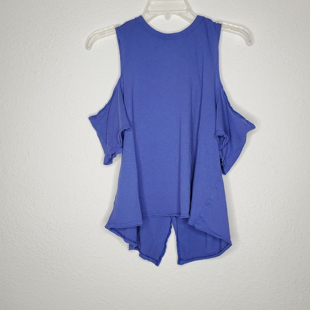 WE THE FREE by Free People blue Taurus tee. Cold shoulder blouse size M